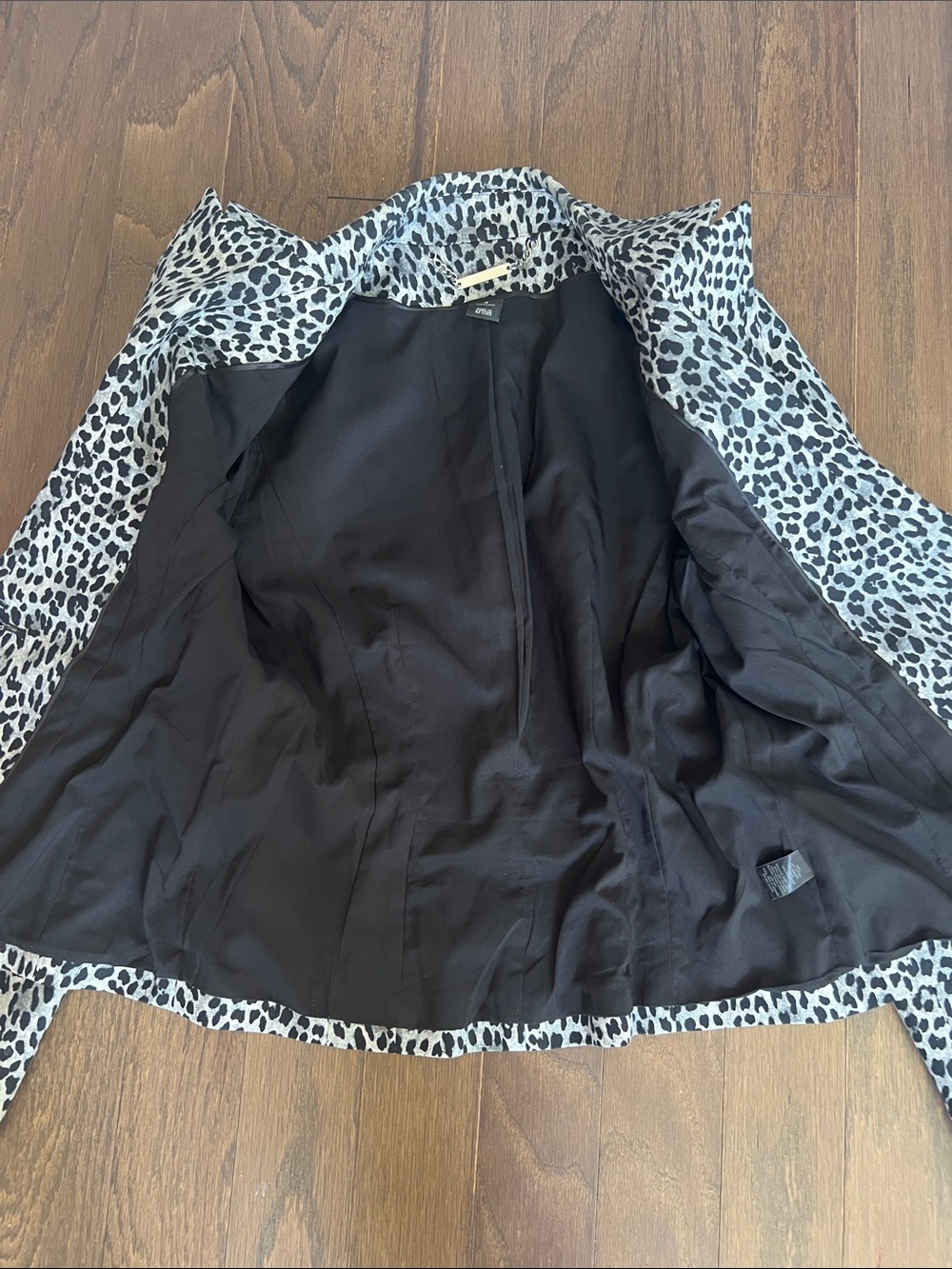 White House Black Market Leopard Print Blazer - Picture 8 of 9